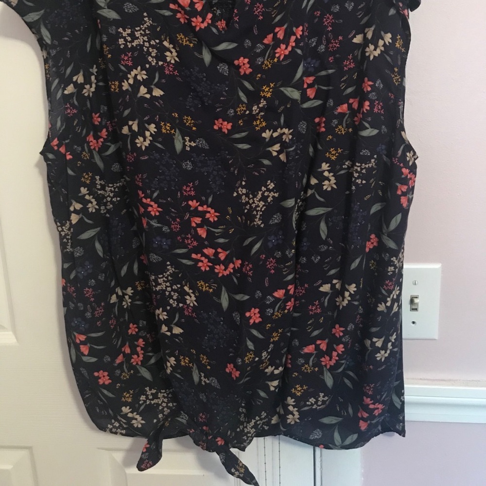 Short sleeve front tie blouse